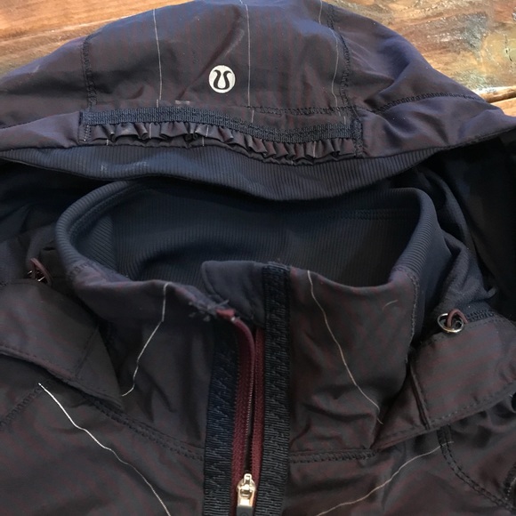 SOLD!!!!Lululemon Jacket! Sz 4 - Picture 3 of 4